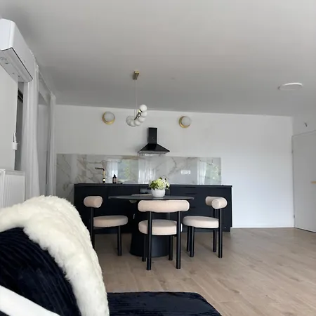 Apartment Prenocisce Henrik *
